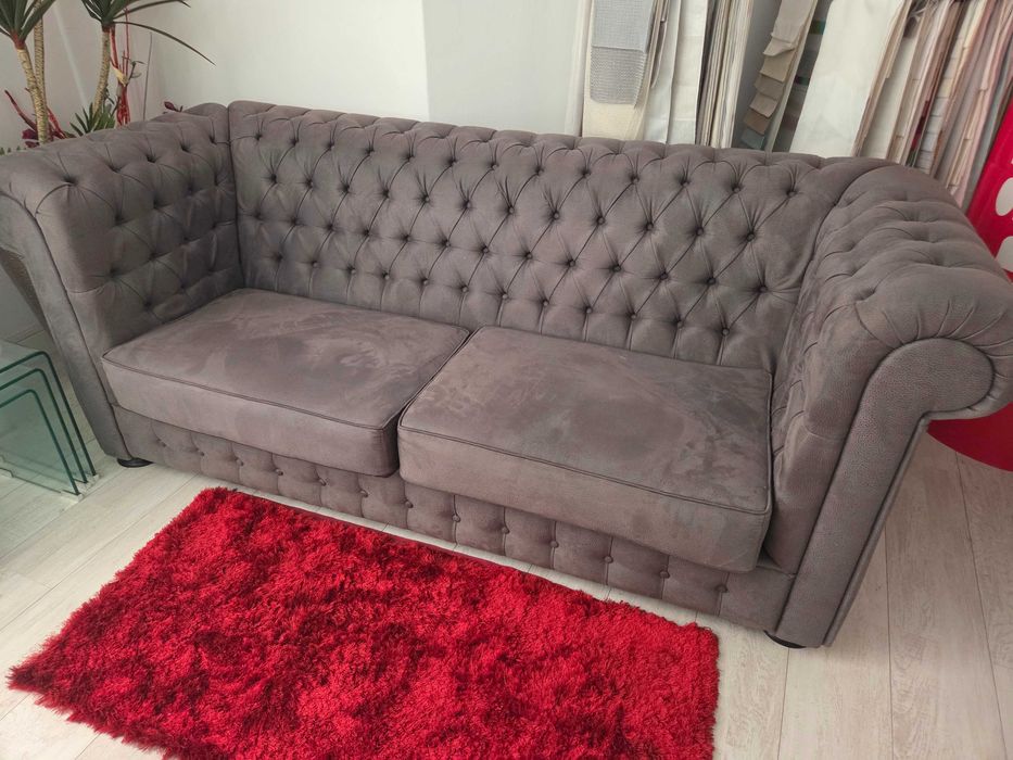 Sofá Chesterfield novo