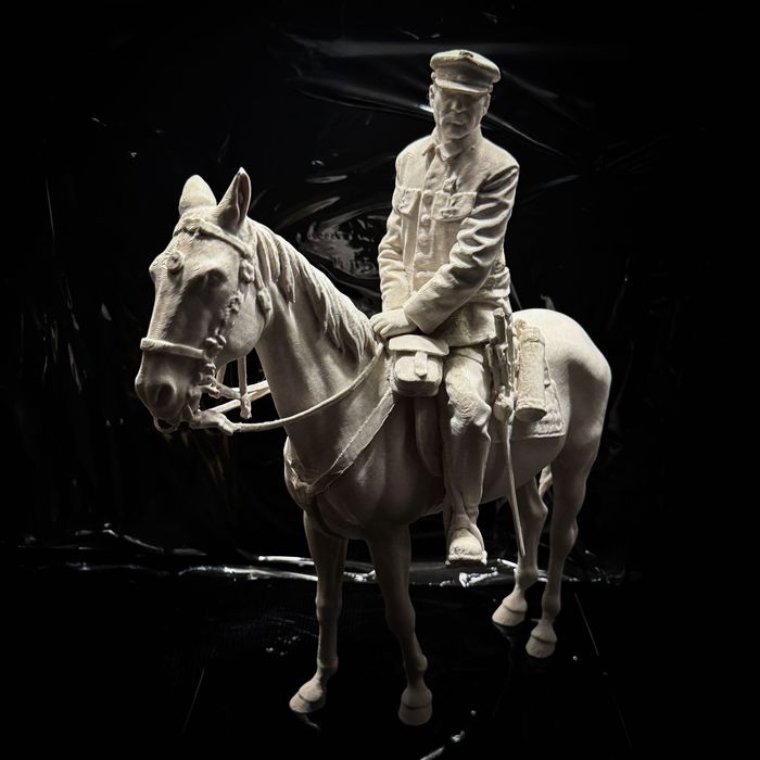 Rzeźba Piłsudski na kasztance