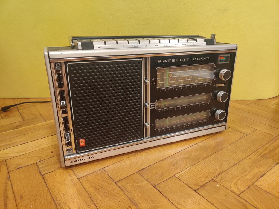 Radio Grundig Satellit 2000