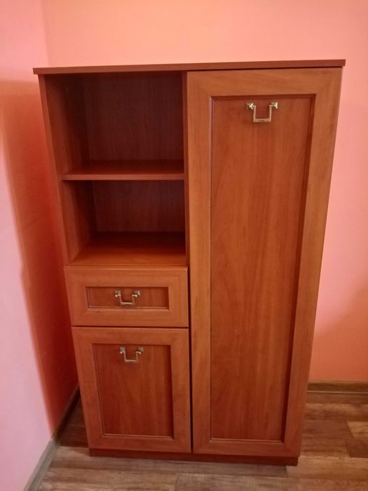 Wysoka komoda szafka