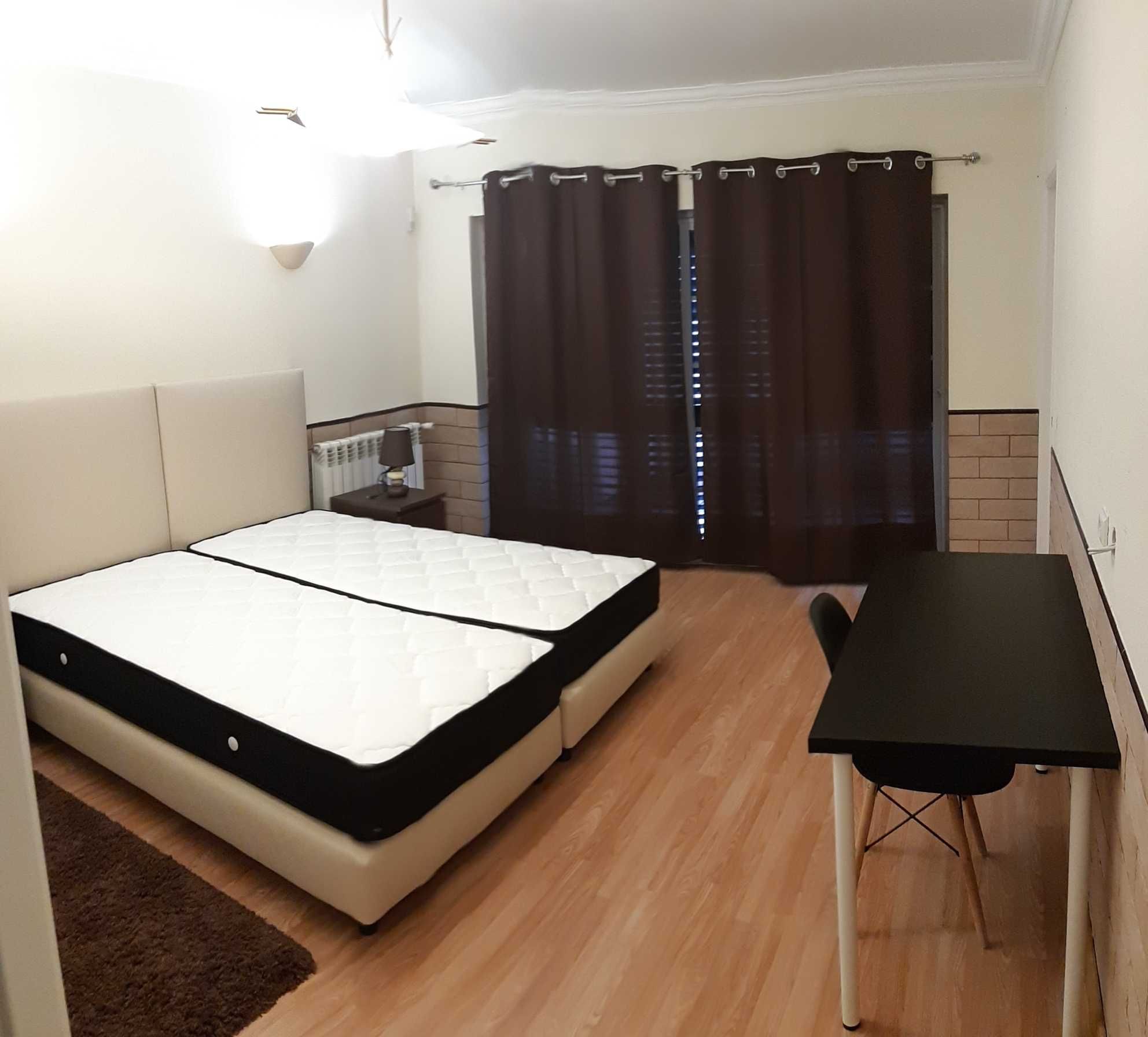 Alverca - Quarto Casal- Duplo com wc PRIVADO - Disponível de Imediato