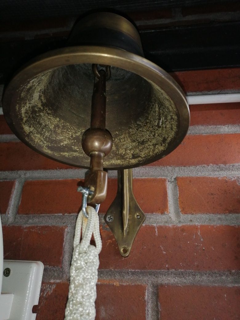 Stary dzwon okretowy