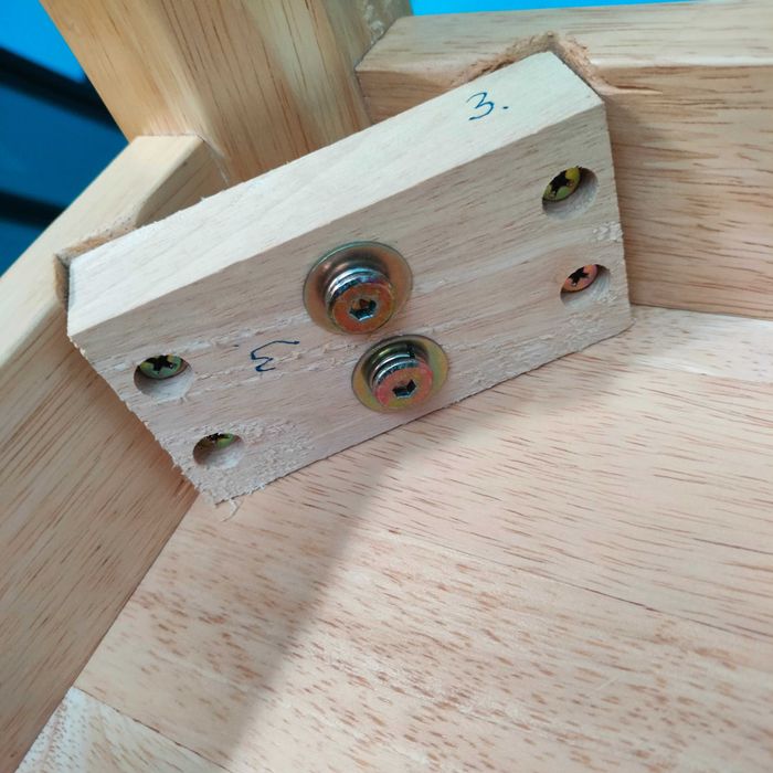 Stół z krzesłami!