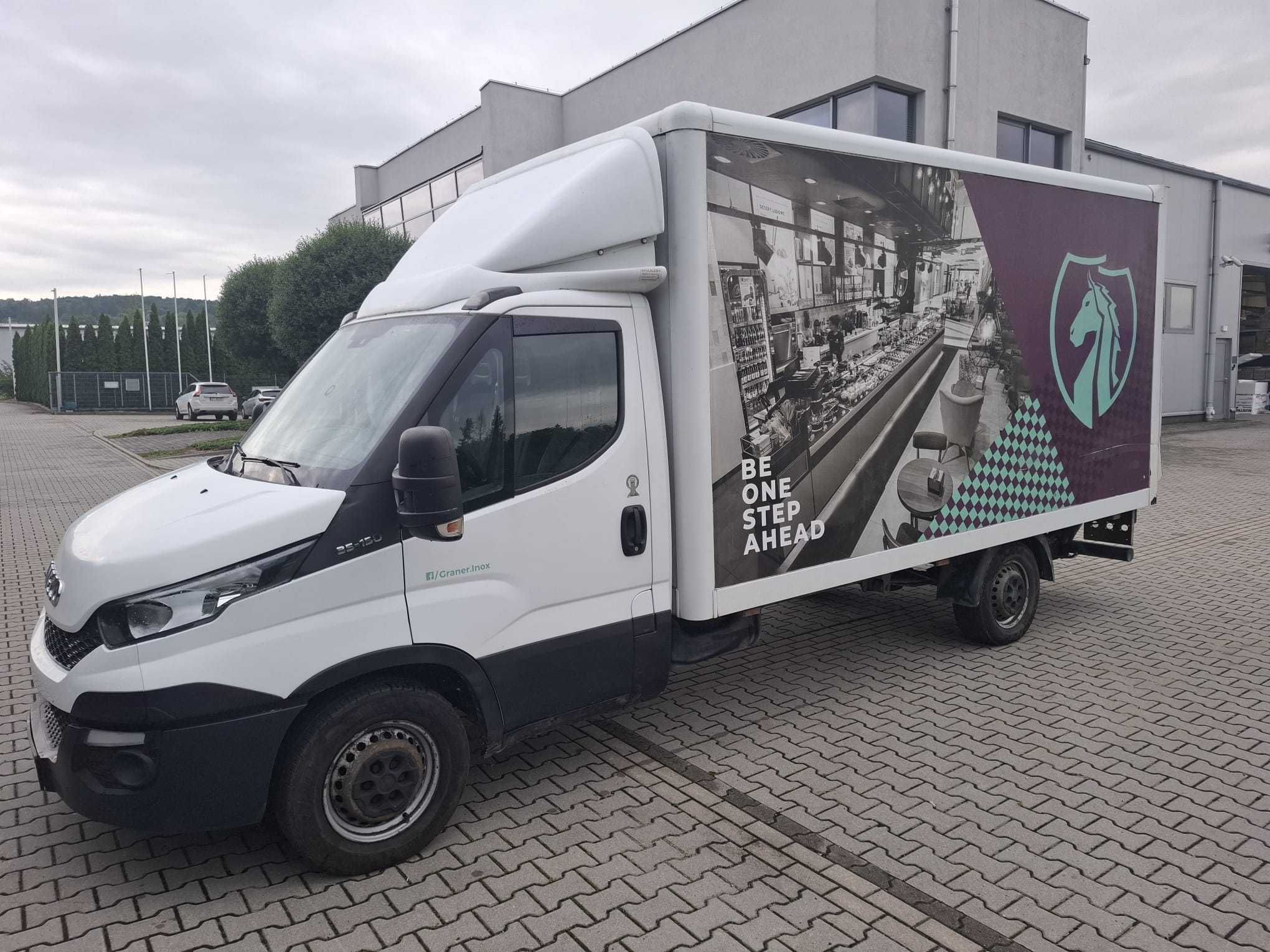 Iveco Daily 2.3 145 KM 2016r. KONTENER WINDA UDT. 8 miejsc paletowych