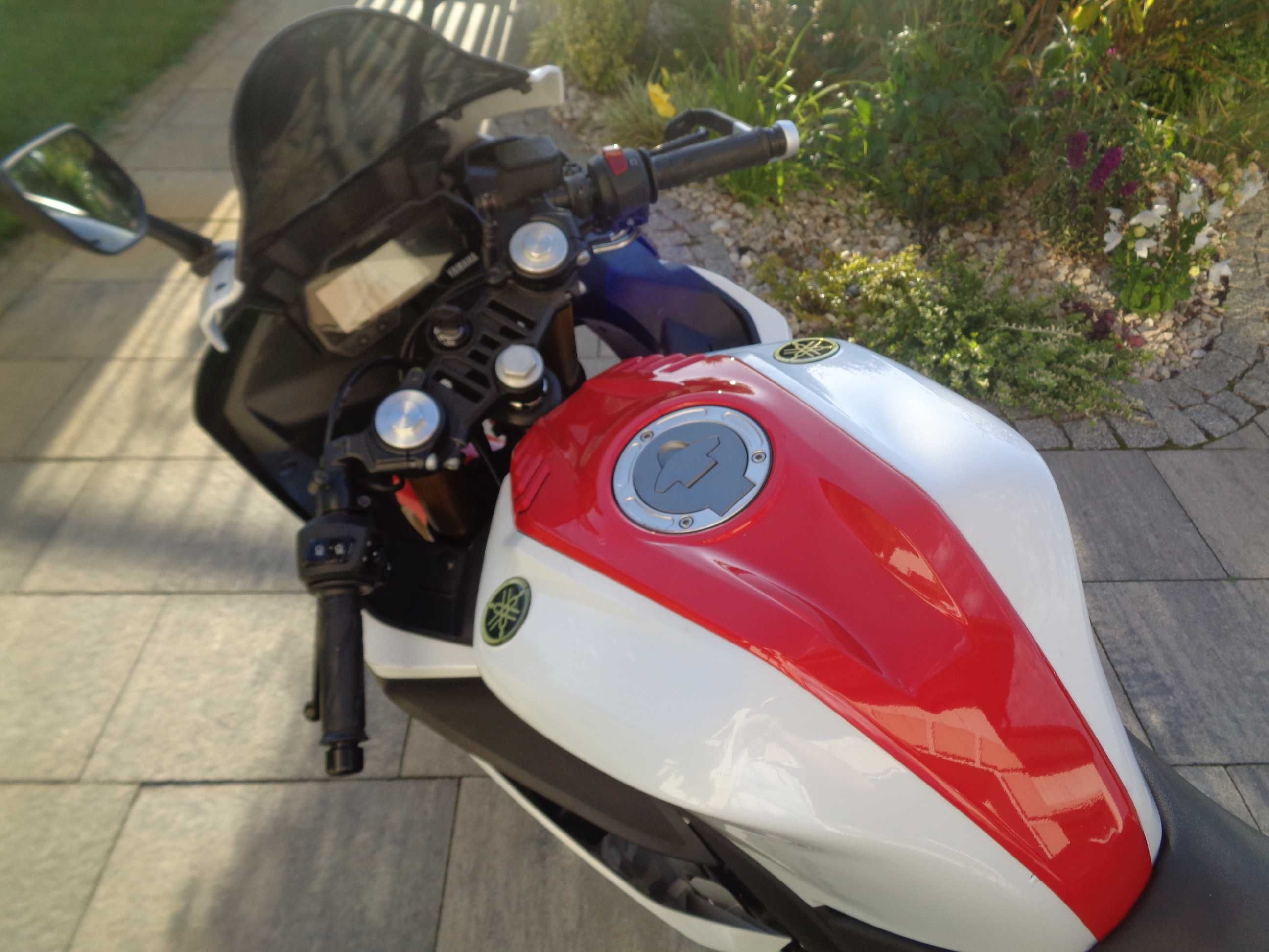 Yamaha YZF 125   z niskim przebiegiem.
