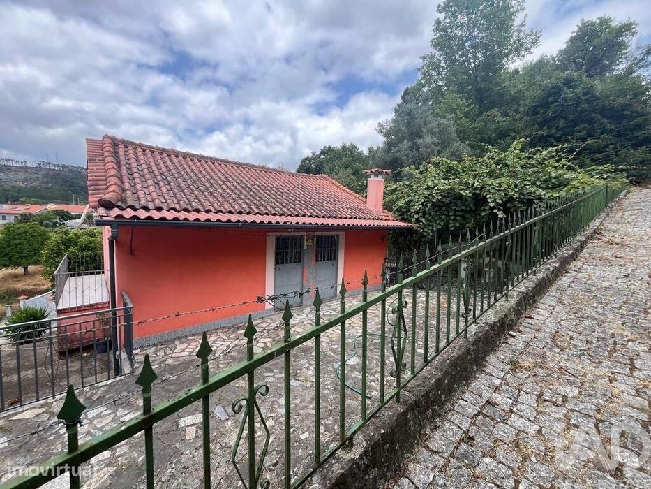 Casa T2 em Rendufinho de 200,00 m2