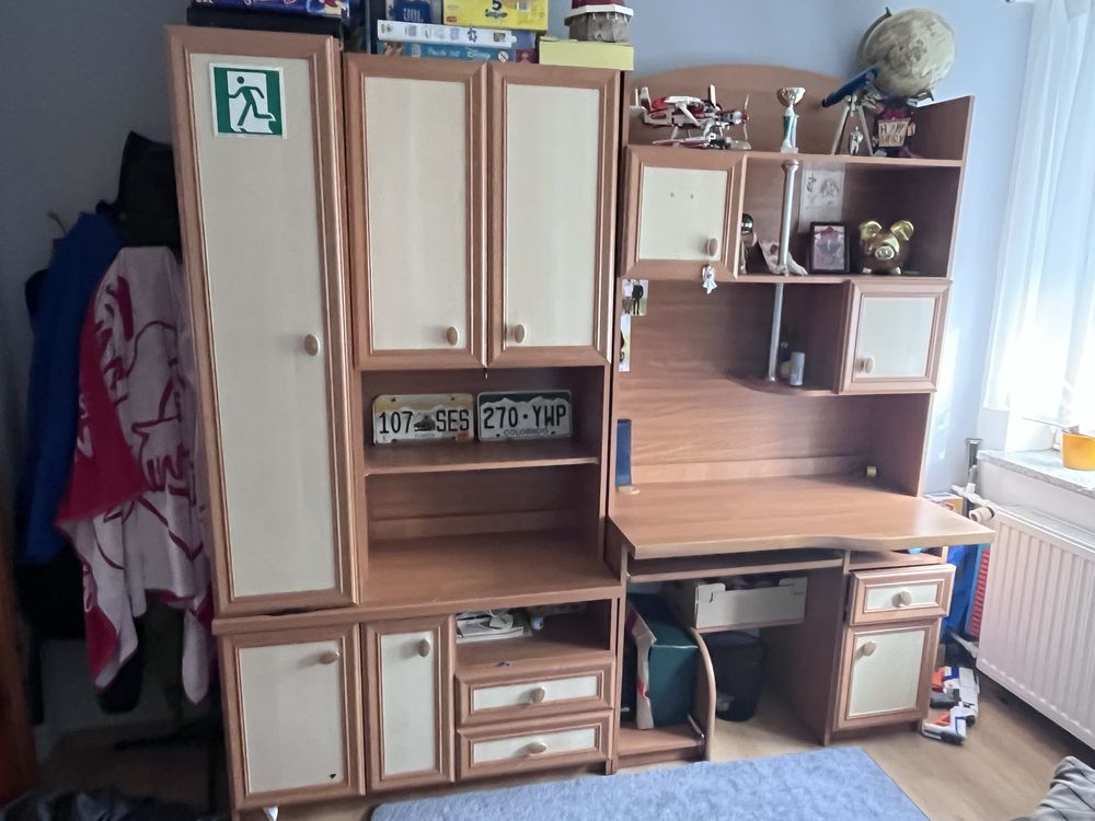 Meble z biurkiem