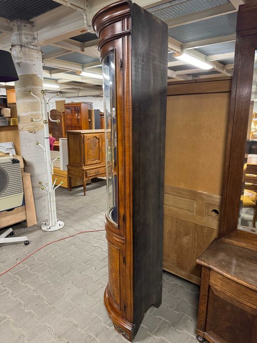 Witryna narożna biblioteka orzechowa witryna przeszklona