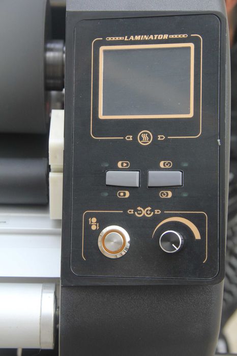 Laminator rolowy z wałkiem podgrzewanym 60°C