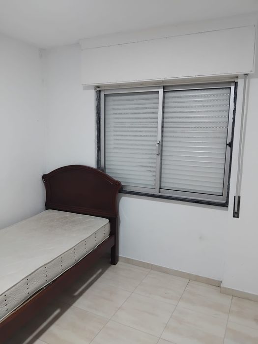 Alugo quarto na AMORA