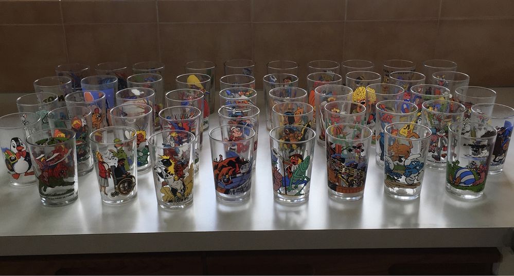 Coleção de copos de desenhos animados décadas 60/80