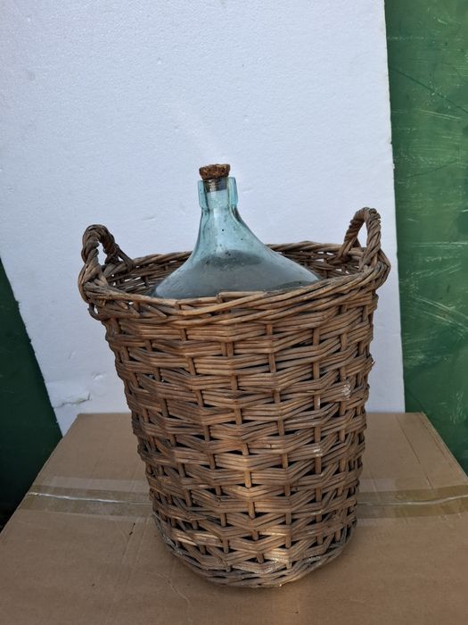 Szklana butla na wino prl