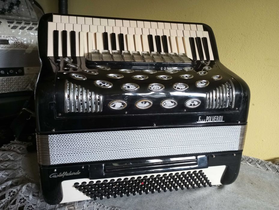 akordeon  harmonia trzyrzedowa 120bas 3ch.