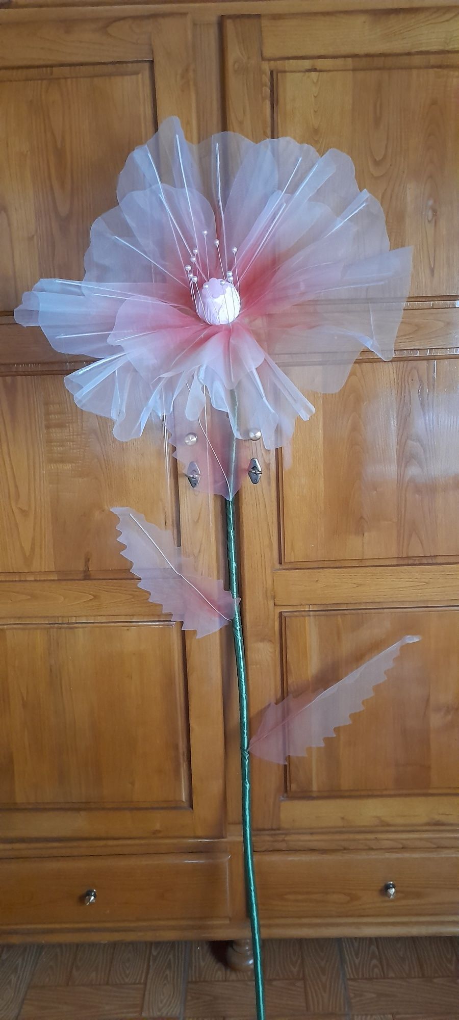 Flores gigantes para decoração de festas.