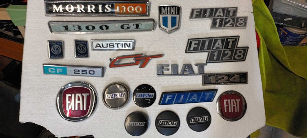 Emblemas vários carros antigos