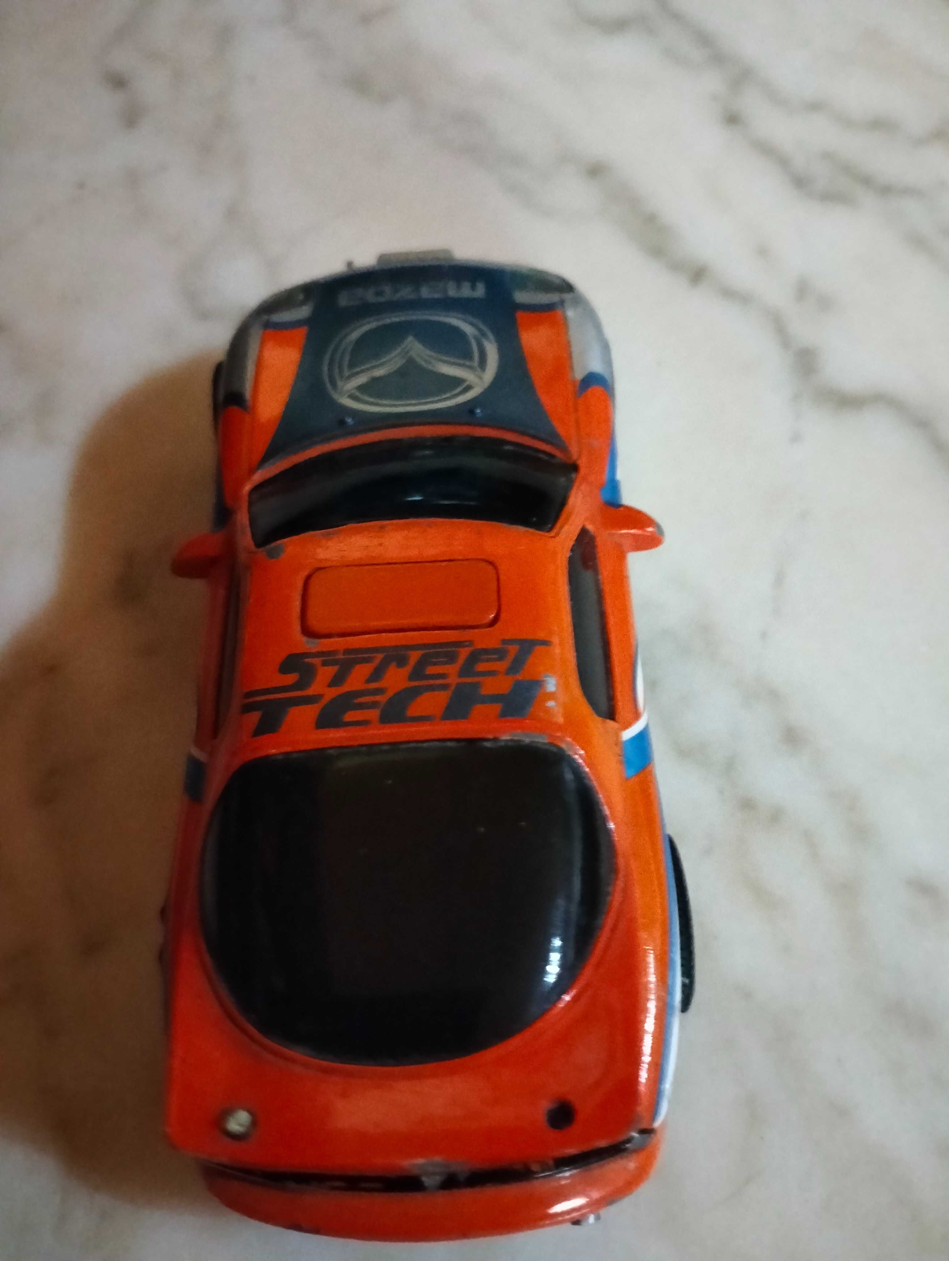 Carrinho em ferro Mazda com 14cm