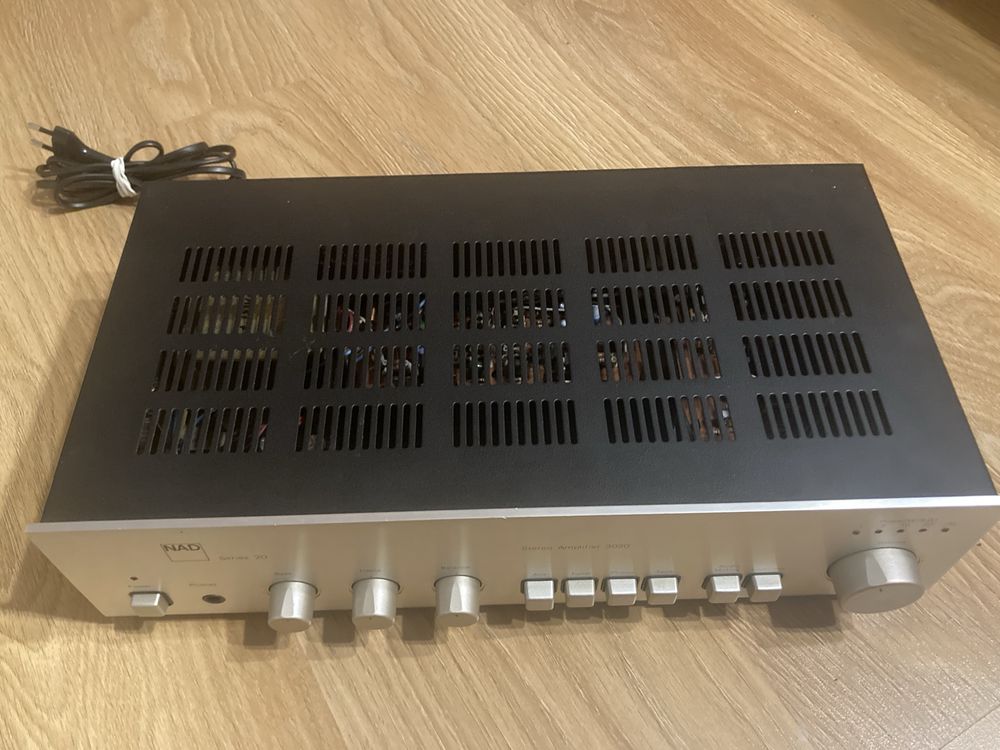 Wzmacniacz NAD3020, Silver, idealny