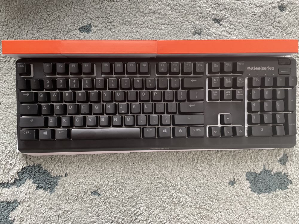 klawiatura gamingowa steelseries apex 3 + podkładka pod ręce