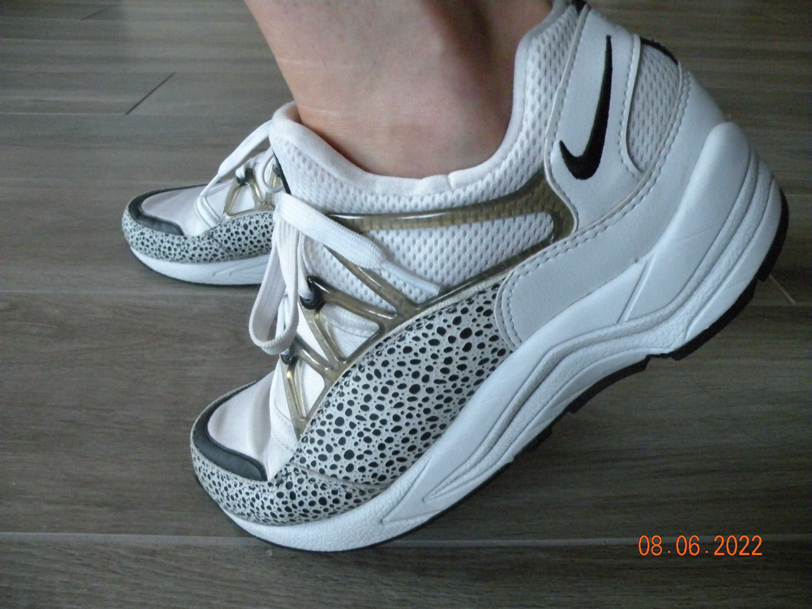 Nike White WMNS Air Huarache light "Safari" r.40