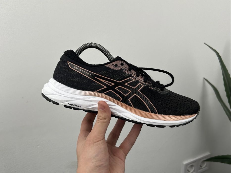 Оригінал! Кросівки Asics Gel Excite 40 розмір MM30