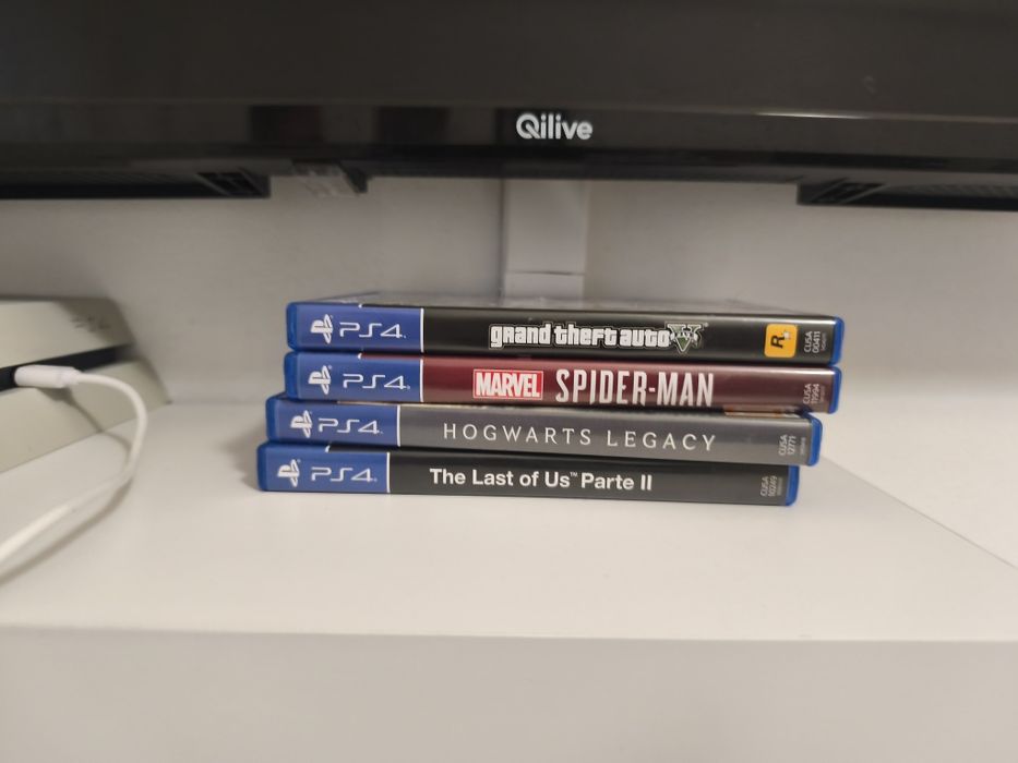 Vendo PS4 mais jogos