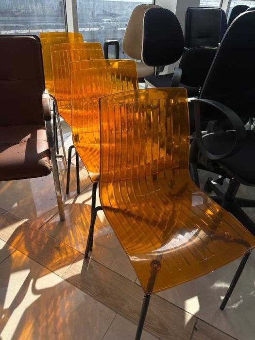 стільці тумби шафа меблі офіс стелажі дивани пуфи