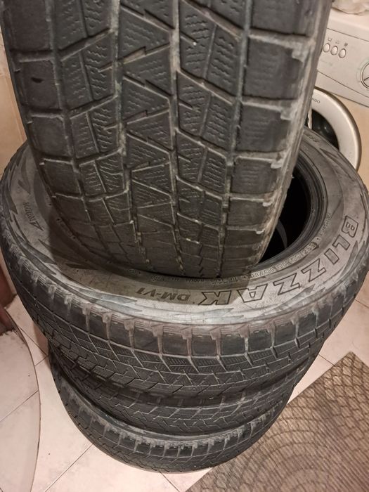 Шини 235-60-18     зимові бу