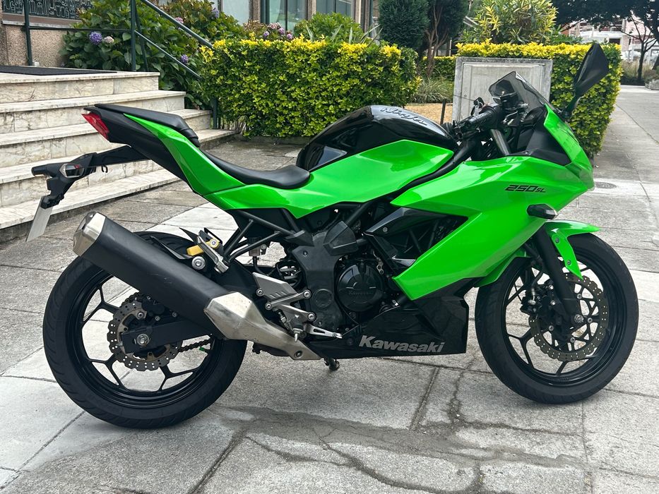 Kawasaki ninja 250cc, ano 2016, com cerca de 31.000 km.