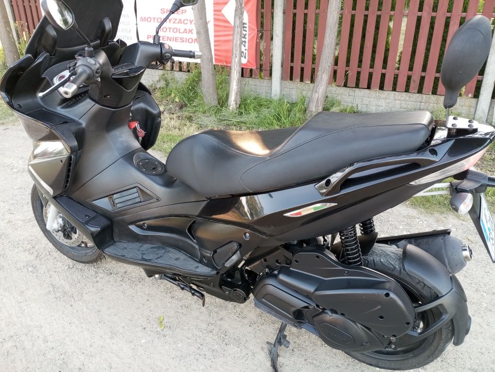 Gilera Nexus 125 ie Centenario wersja na 100 lecie firmy