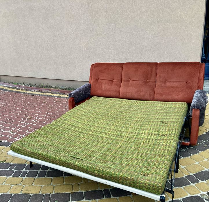 Zestaw wypoczynkowy vintage : Kanpa z funckja spania + 2 fotele