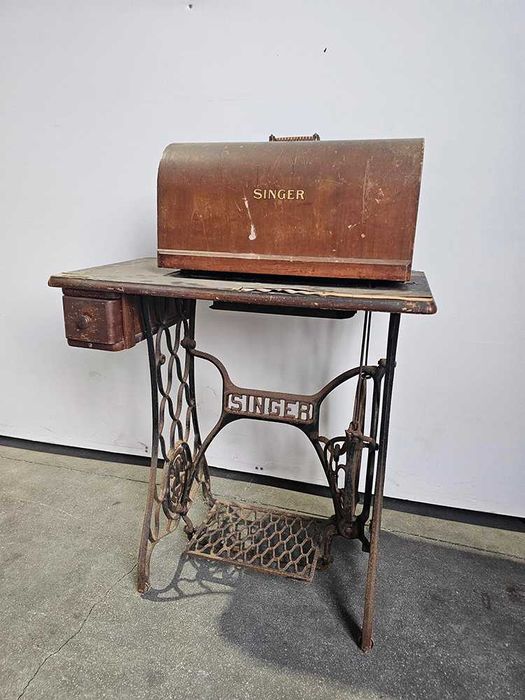 Máquina Singer MUITO ANTIGA