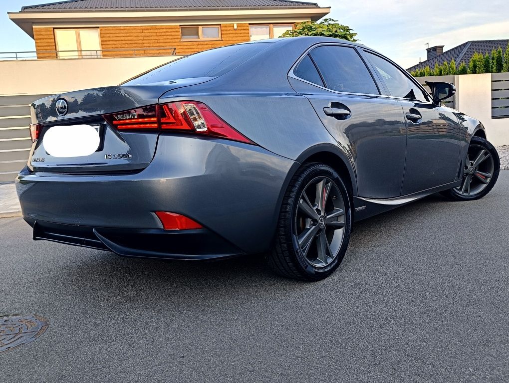 Lexus is300 hybrid 5.5l/100 zamiana