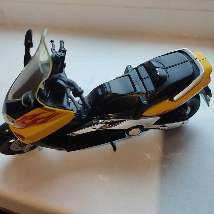 Іграшка скутер / мотоцикл (19 х 10 см), пластик
