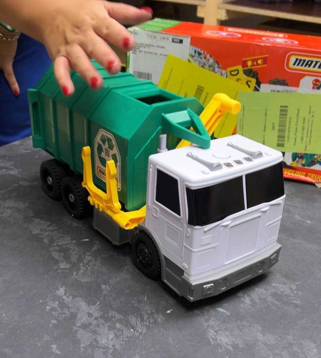 Реалістичний сміттєвоз Matchbox Garbage Truck зі звуками