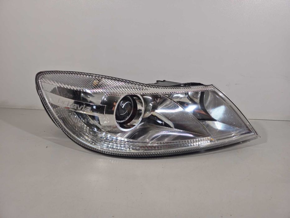 Skoda Octavia II 2 Lift FL Lampy Przód Przednie Lewa + Prawa Europa