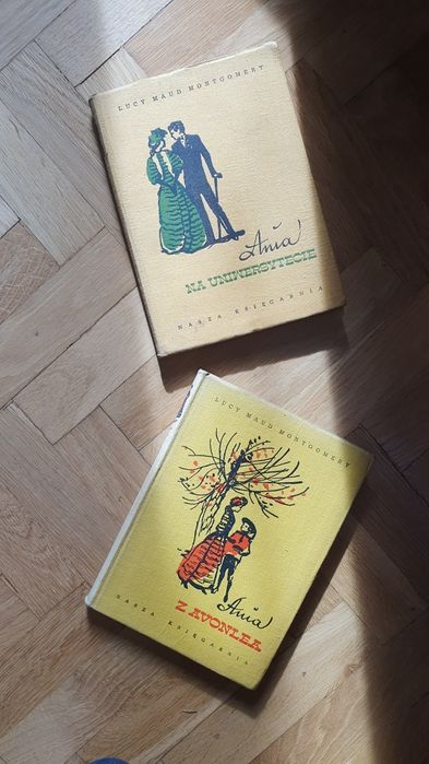 Książki z  1957 roku "Ania z Avonlea" i "Ania na uniwersytecie"