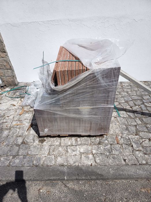 Lajeta da Macel, tipo Deck castanho