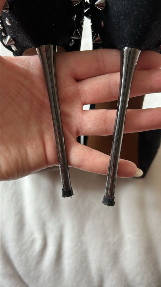 Szpilki z ćwiekami Stradivarius 38