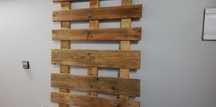 Painel de parede feito de pallet