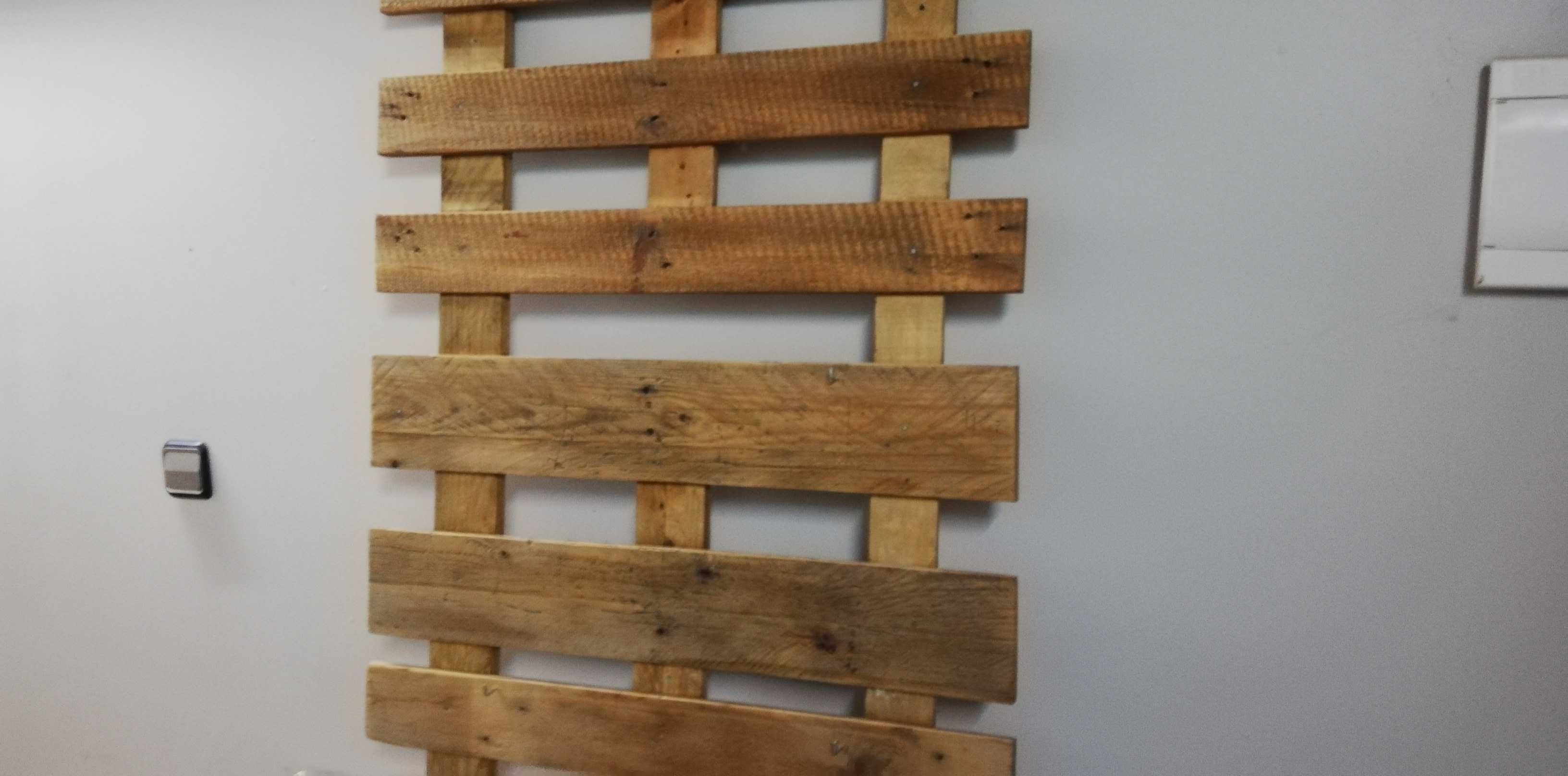 Painel de parede feito de pallet