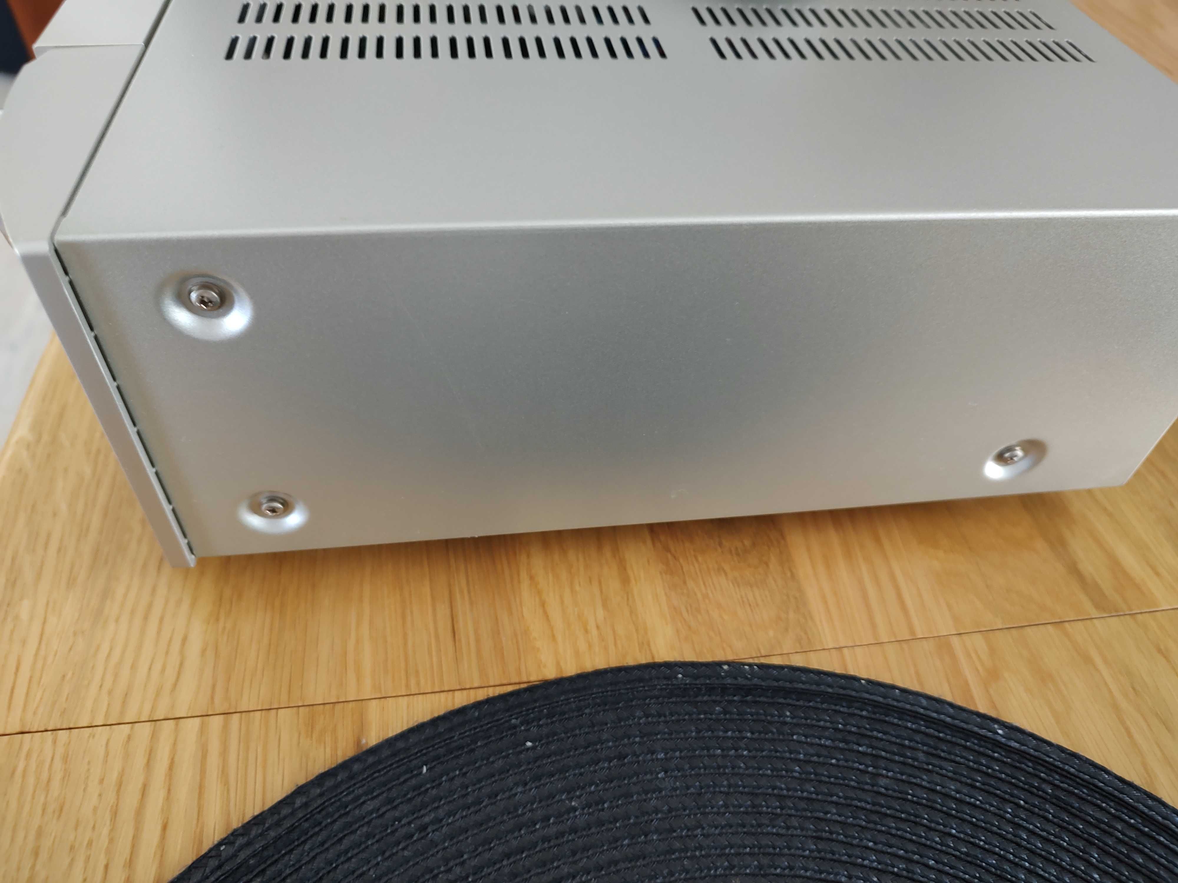 Marantz PM 7004 wzmacniacz