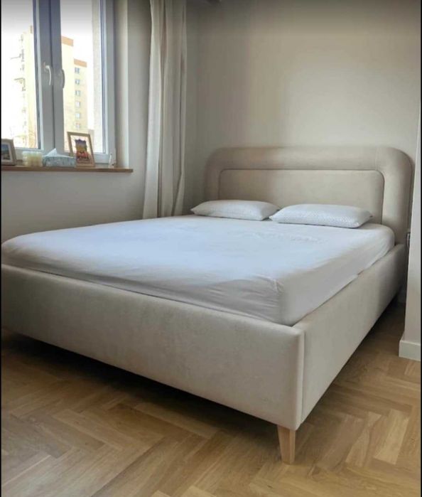 Łóżko tapicerowane na wymiar półokrągłe baranek boucle producent