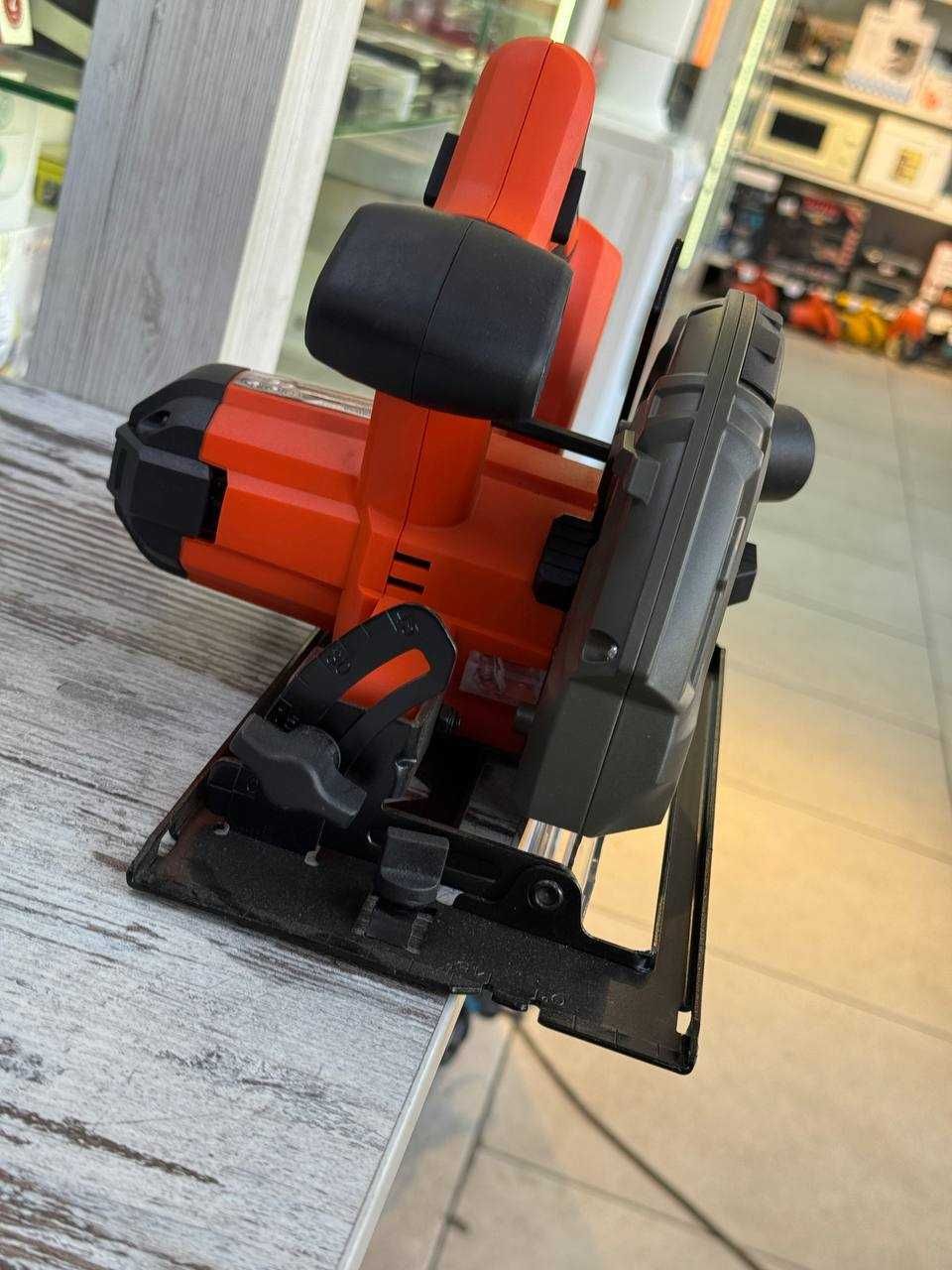 Powerplus циркулярная пила POWDP25230 185 mm