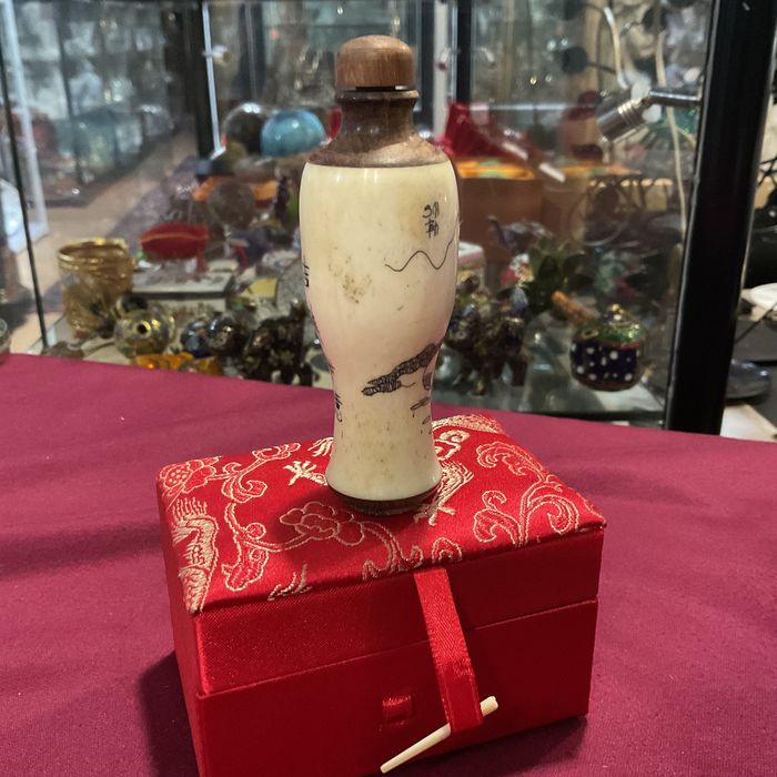 Snuff bottle oriental .9 cm. Sem caixa