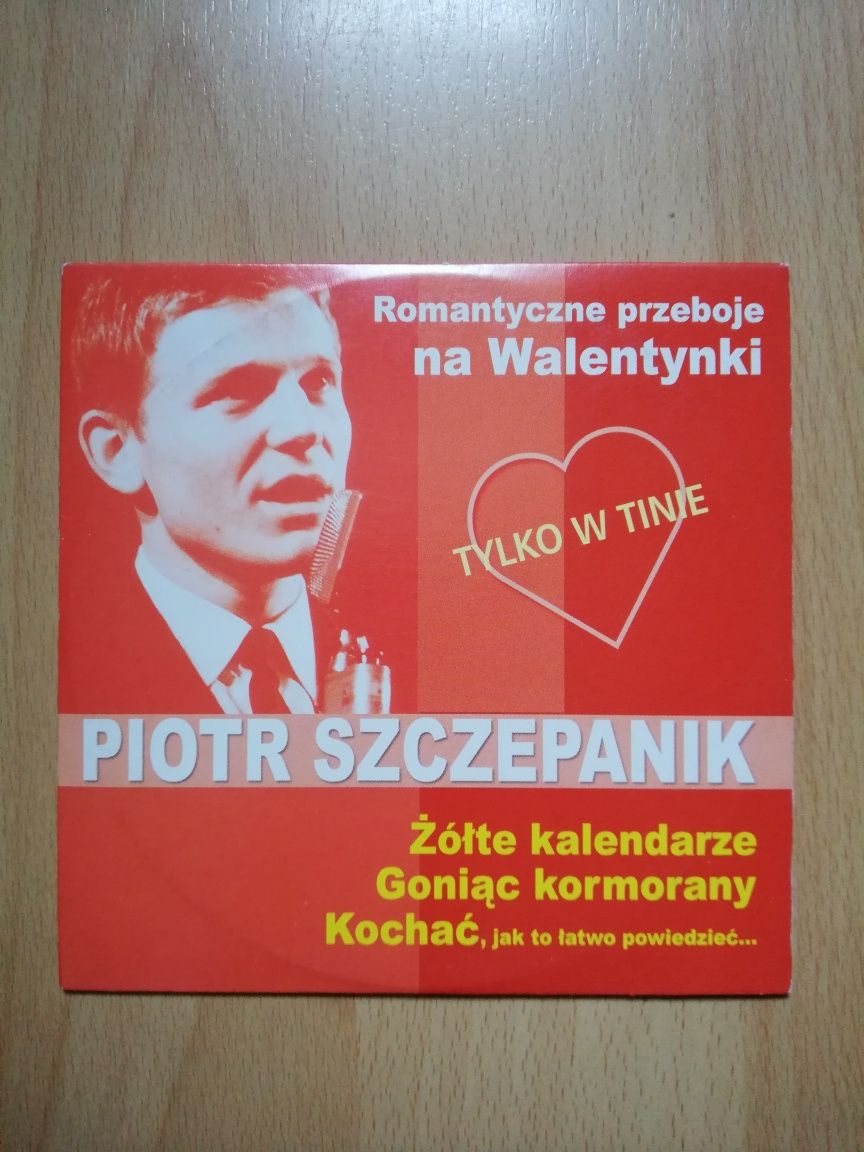 Płyty DVD z filmami lub CD z muzyką