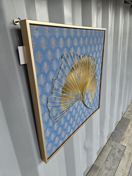 Obraz Złote liście na turkusie złota rama