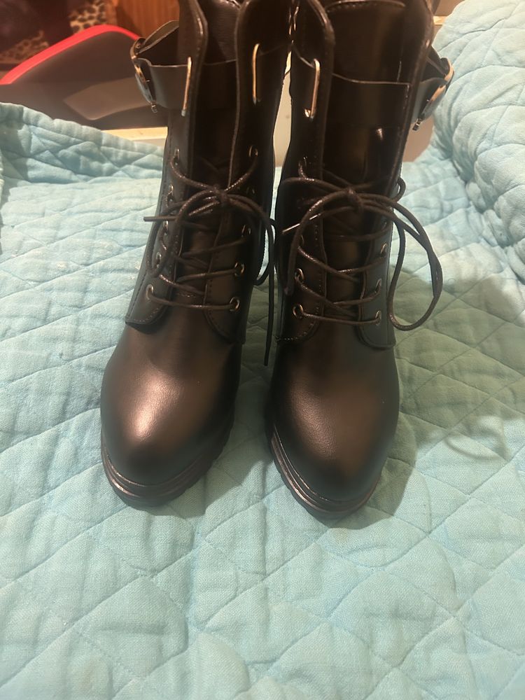 Vendo Botas de salto alto como novas