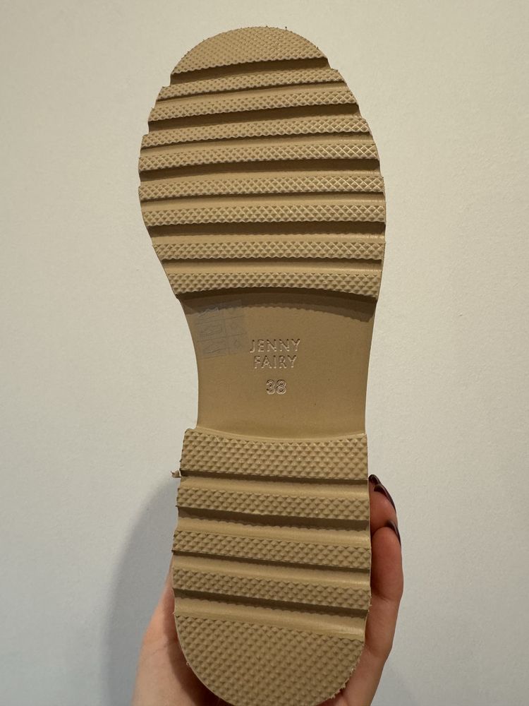 Nowe loafersy skórzane, 38