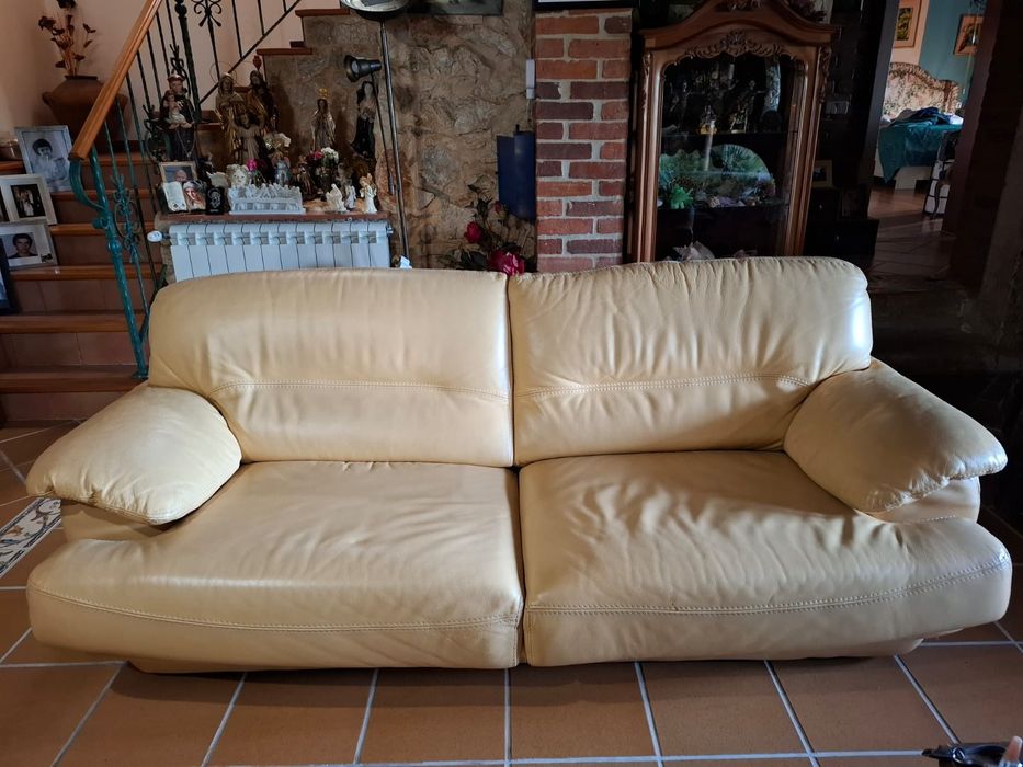 Sofá em pele verdadeira