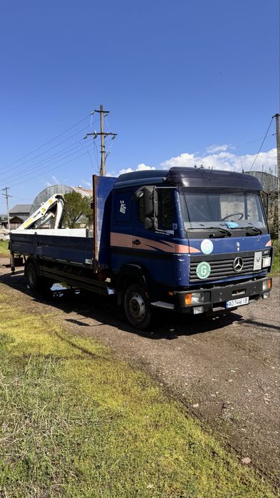 Автомобіль з краном маніпулятором